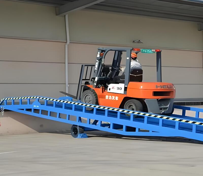 峨眉山移动式卸货平台（叉车用）